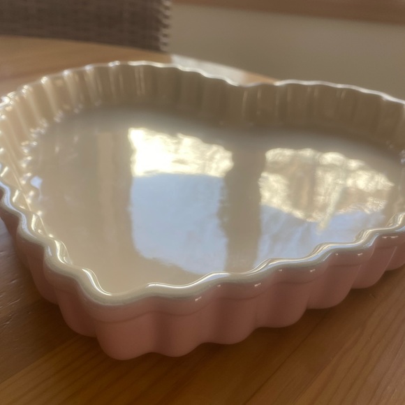 Le Creuset Kitchen Le Creuset Heart Fluted Tart Dish Poshmark